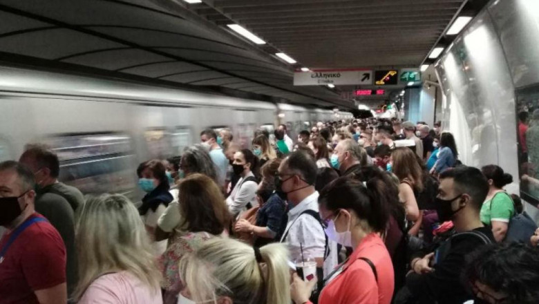Τον συνωστισμό στο μετρό βλέπουν οι ειδικοί ως την αιτία έκρηξης κρουσμάτων στη Θεσσαλονίκη