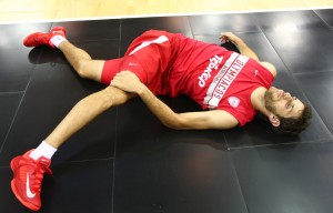 ÐÅÑÐÅÑÏÃËÏÕ ÐÑÏÐÏÍÇÓÇ ÔÏÕ ÏËÕÌÐÉÁÊÏÕ (ÅÕÑÙËÉÃÊÁ 2012-2013 ÖÁÉÍÁË ÖÏÑ) PERPEROGLOU OLYMPIAKOS TRAINING (EUROLEAGUE 2012-2013 FINAL FOUR)