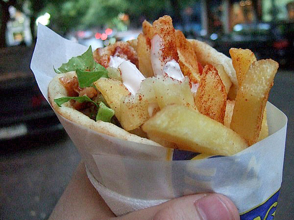 Στο ΣτΕ προσφεύγουν οι σκορδοπαραγωγοί αντιδρώντας στη χρησιμοποίηση απλού γιαουρτιού στα σουβλάκια