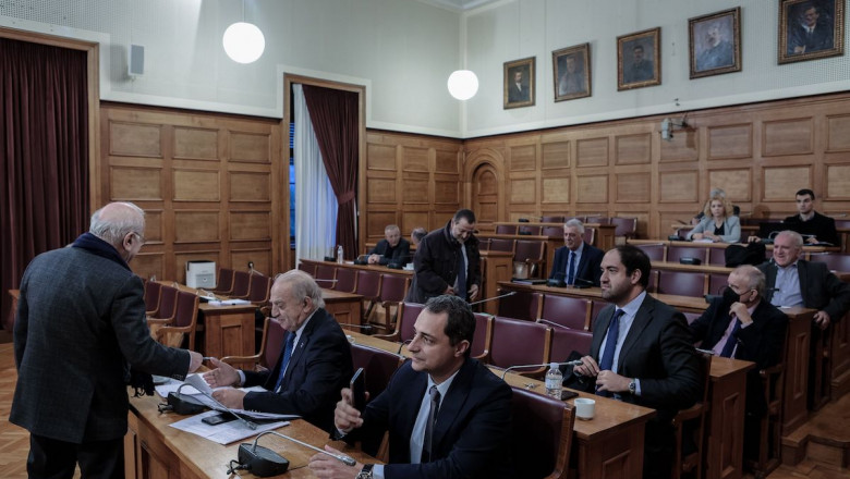 Στο καφενείο του Τηλέμαχου, Κοδριγκτώνος και Πατησίων μεταφέρονται οι βουλευτές του ΣΥΡΙΖΑ μέχρι τις εκλογές