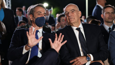 Τα βρήκαν Δένδιας-Μητσοτάκης, απείλησε ότι θα βήξει στη μούρη του Υπουργού ο πρωθυπουργός αν δεν συμφωνήσει μαζί του