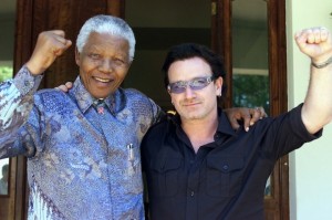 131206-nelson-mandela-bono-aretha-franklin-r-kelly