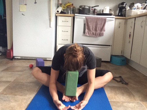 yoga-in-kitchen
