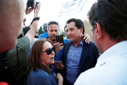 adonis_menoume_evropi