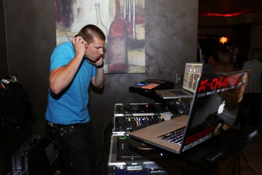X-Change-at-Sky-Bar-Guest-DJ-Set-August-2013-15