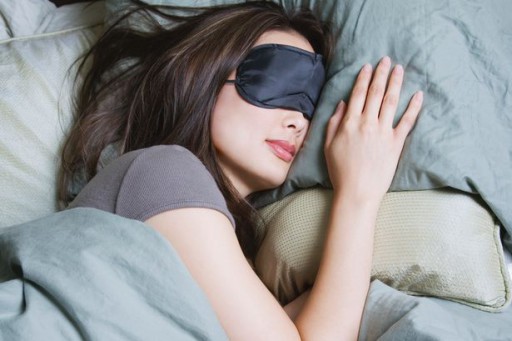 Woman-sleeping-with-eye-mask
