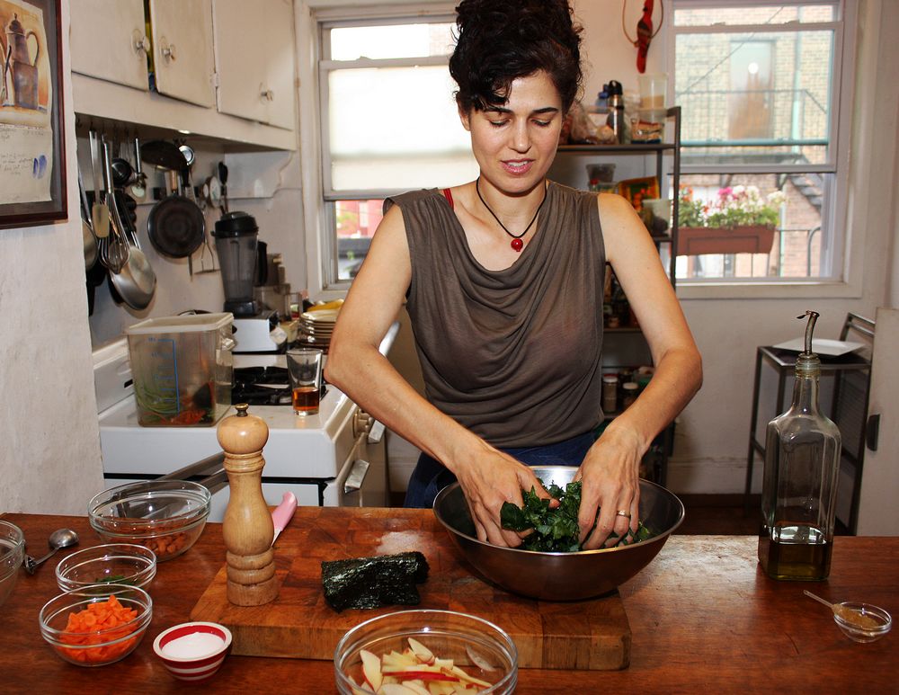 4 ώρες στην κουζίνα συμπληρώνει σε λίγο 33χρονη που παρακολούθησε βίντεο με τίτλο «10 minute cooking»