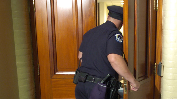 Συμπληρωματικό έλεγχο στις ντουλάπες της «Ελλήνων Συνέλευσις» πραγματοποιεί η αστυνομία αναζητώντας τον Α. Σώρρα