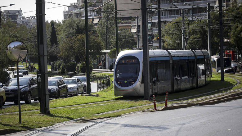 Νέα ψεύτικα ονόματα περιοχών ψάχνουν οι ιθύνοντες του τραμ, μετά την διακοπή της κυκλοφορίας από Κασομούλη μέχρι Σύνταγμα