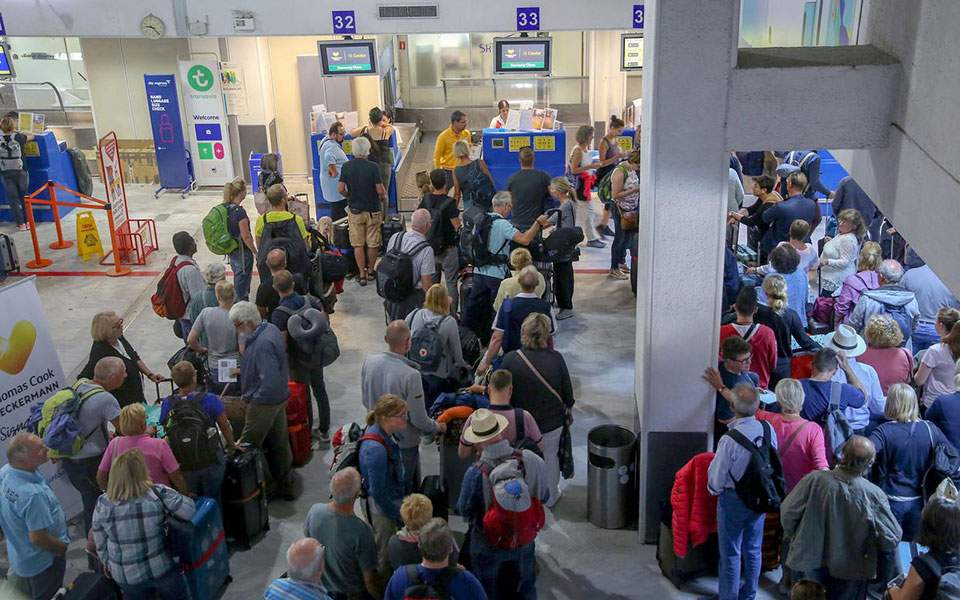 Την ανταλλαγή των Άγγλων τουριστών με τα μάρμαρα του Παρθενώνα διαπραγματεύονται Ελλάδα-Μεγάλη Βρετανία