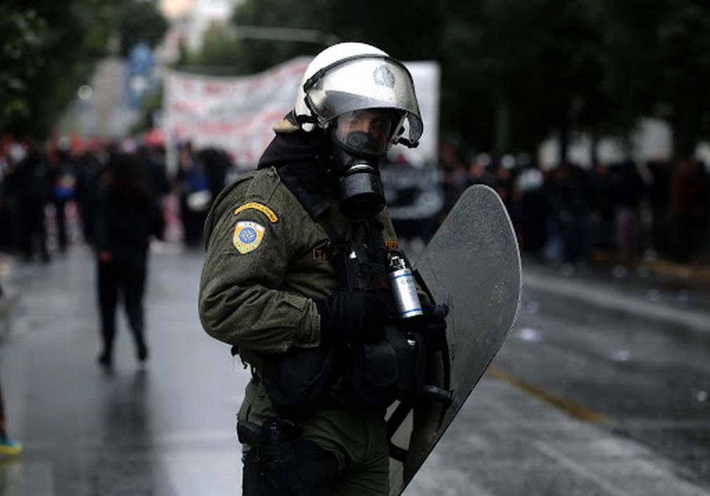 28χρονος αστυνομικός κατάφερε να πει σωστά τη λέξη «επίταξη»