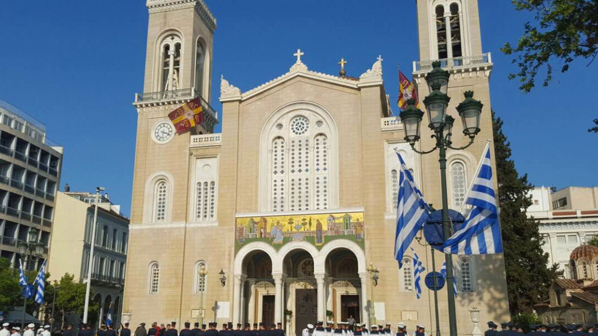 Στα Εξάρχεια μεταφέρεται εσπευσμένα η Μητρόπολη Αθηνών μετά την ανυπακοή της Εκκλησίας στην κυβέρνηση