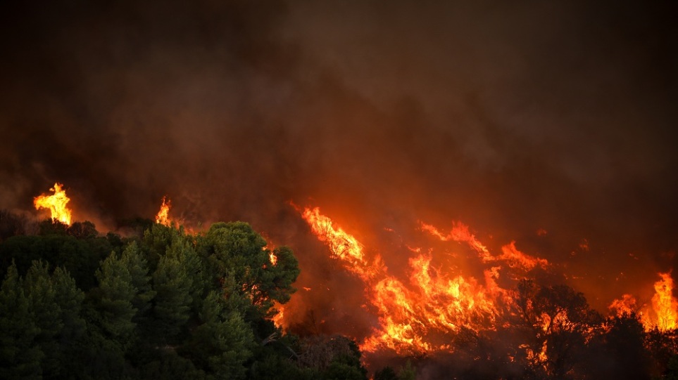 35χρονος Έλληνας αποχαιρετάει καλού κακού τα παιδιά του κάθε πρωί πριν φύγει από το σπίτι