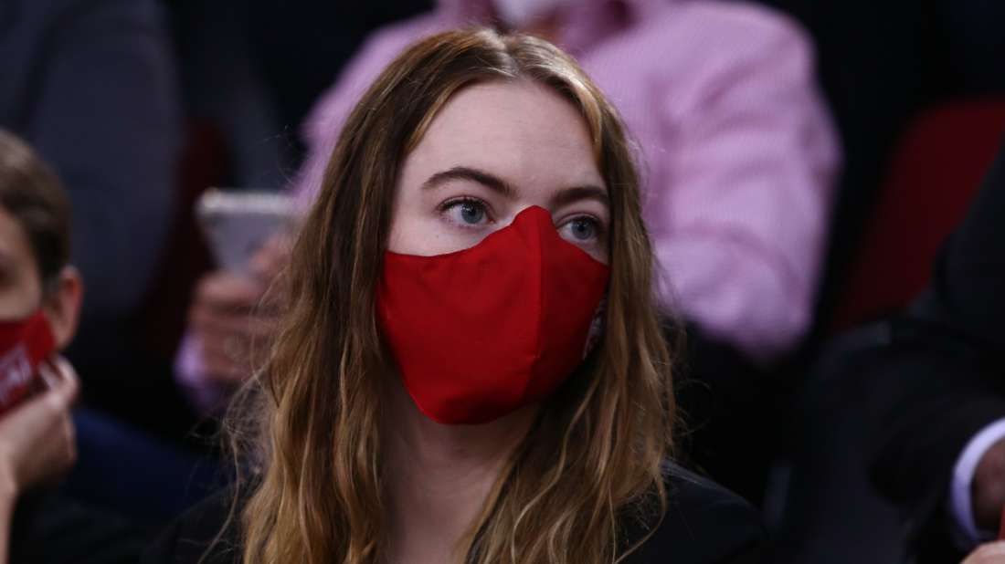 Ενθουσιασμένη με τον μπασκετικό Ολυμπιακό η Emma Stone, θα βρεθεί και στην εκτός έδρας δοκιμασία με τον Ιωνικό