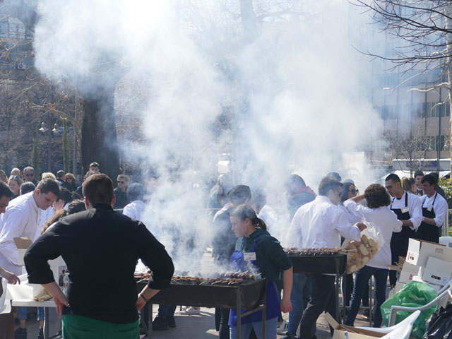 Μέχρι τον Ιούνιο θα λιγουρεύεται κρέας 52χρονος, λόγω της συσσώρευσης τσίκνας στην ατμόσφαιρα