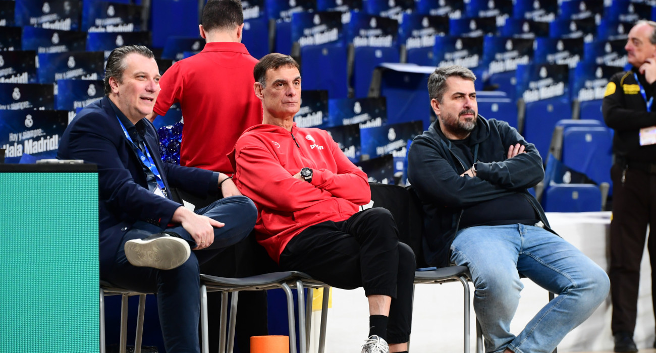 Βέβαιη ότι για κάποια δουλειά έχει πάει στο Λας Βέγκας παραμένει η αντιπροσωπεία του Ολυμπιακού