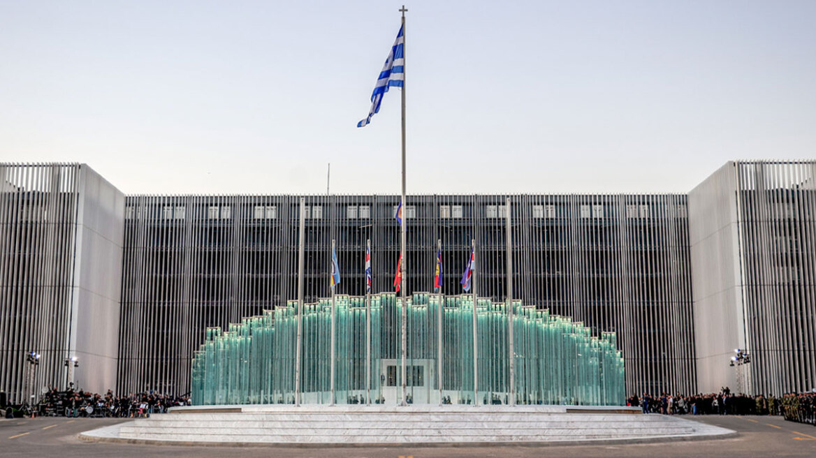 Αφαιρέθηκε προληπτικά η νέα πρόσοψη του Πενταγώνου μέχρι την ολοκλήρωση του πολέμου